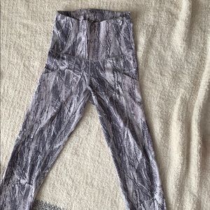 P’tula gray and white legging